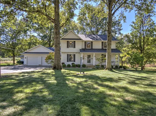 665 W Hickory Point Rd, Forsyth, IL 62535