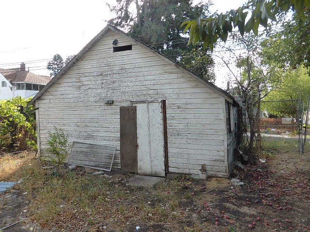 2nd image of 1114 E Nora Ave