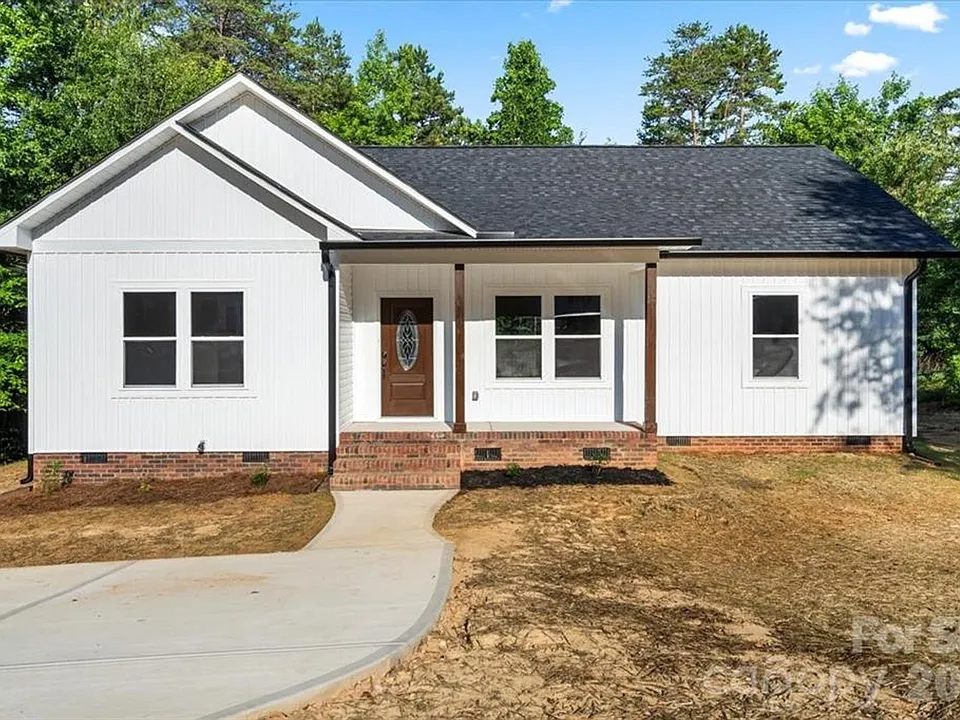 5328 Oaktree Dr