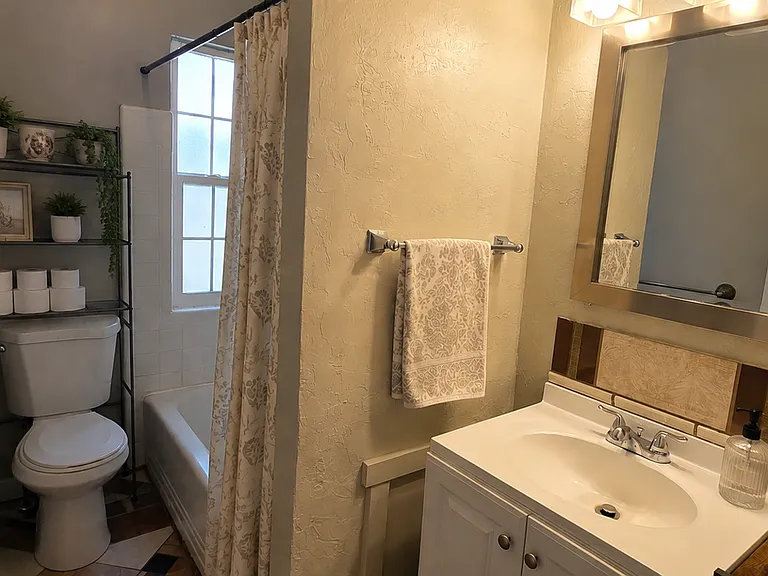 757 E Simpson Ave #6 — Photo 25