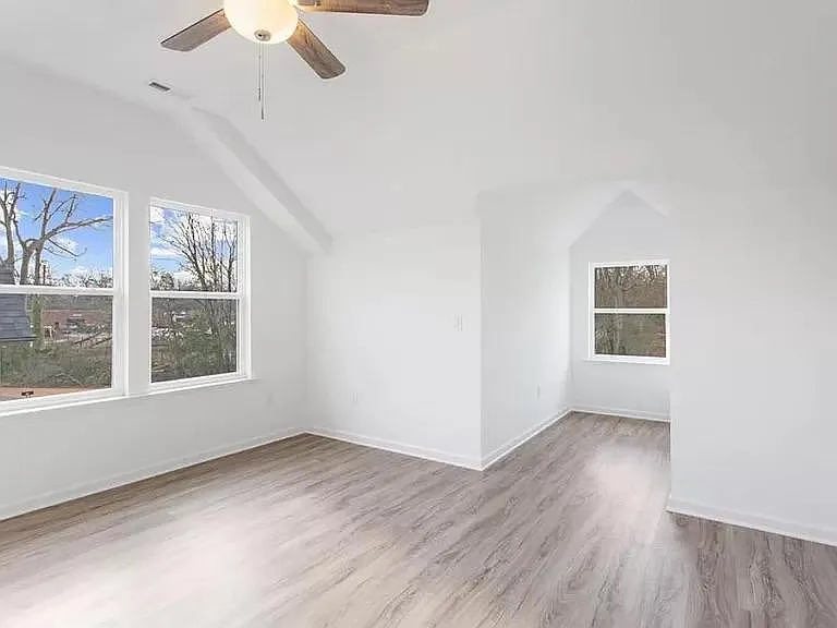 35 Marble St — Photo 13