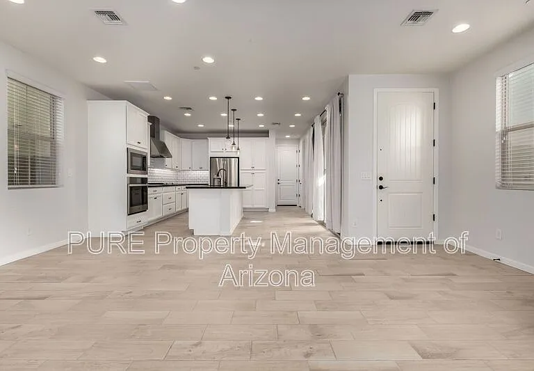 1827 S Follett Way — Photo 3