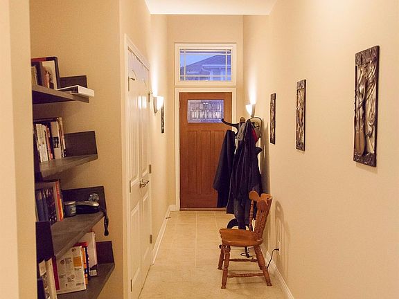 2nd image of 422 Riverpointe Dr Unit 9