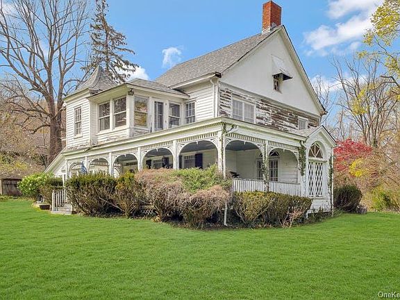 3rd image of 1008 W Shore Road