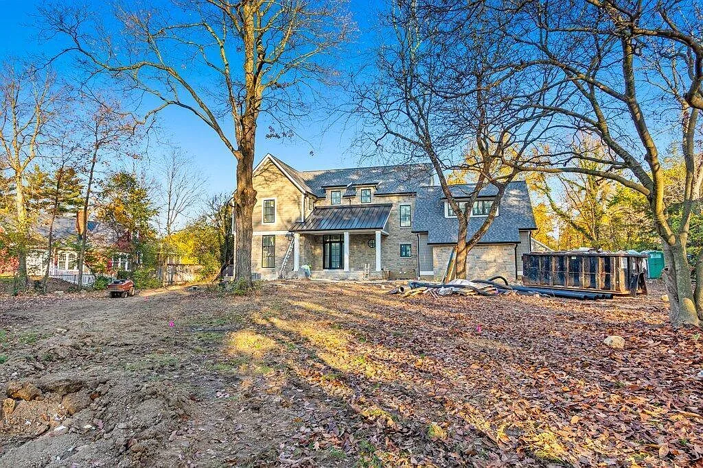 394 S Columbia Ave photo 1