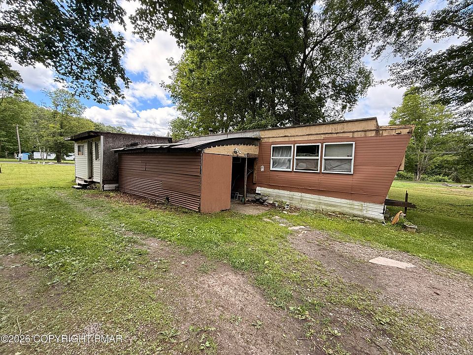 1st image of 8 East Dr