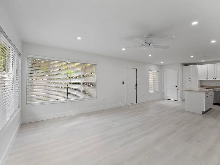 1279 Beach Rd #3 — Photo 8