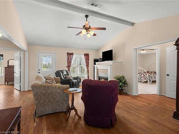 3rd image of 437 Riley Dr