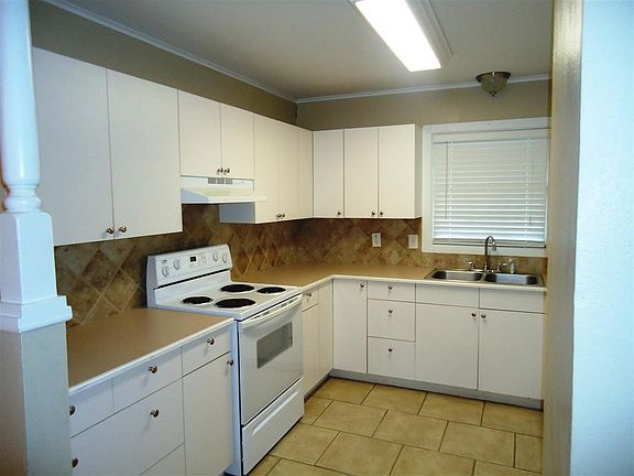 2nd image of 13 Holly Ln