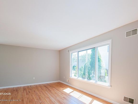2nd image of 33 Forest Ln