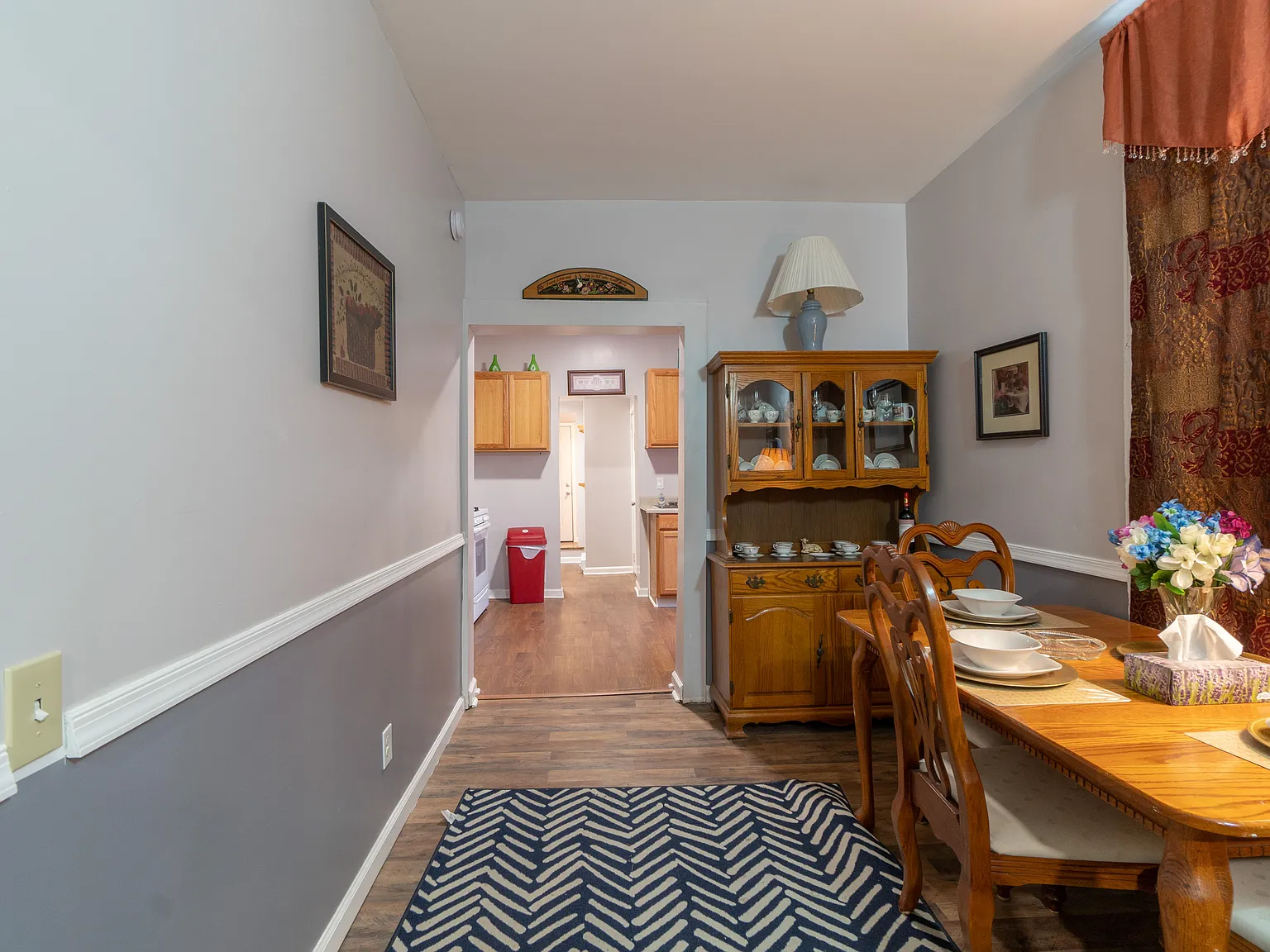 3 bed, 972 sqft, $1,824 — Photo 3