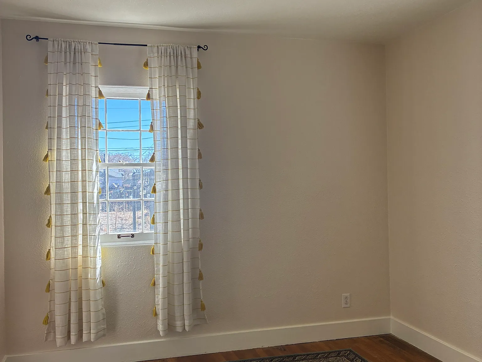 2 bed, 1037 sqft, $650 — Photo 2