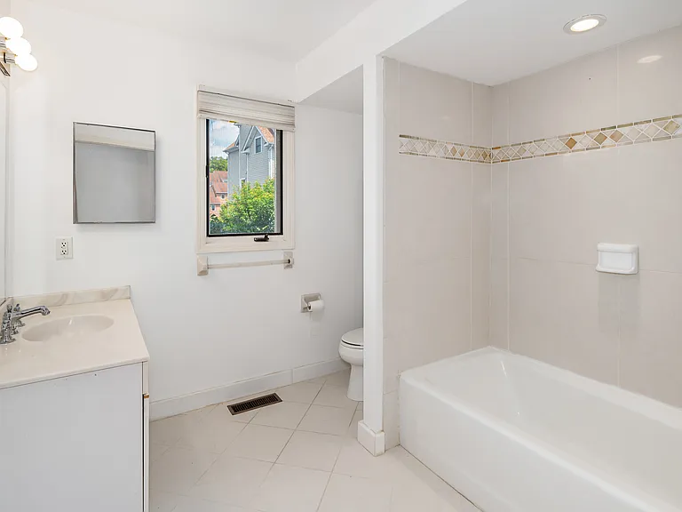 44 Pleasant St #23D — Photo 17