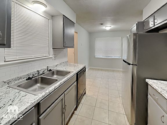 4th image of 6035 Devon Cir