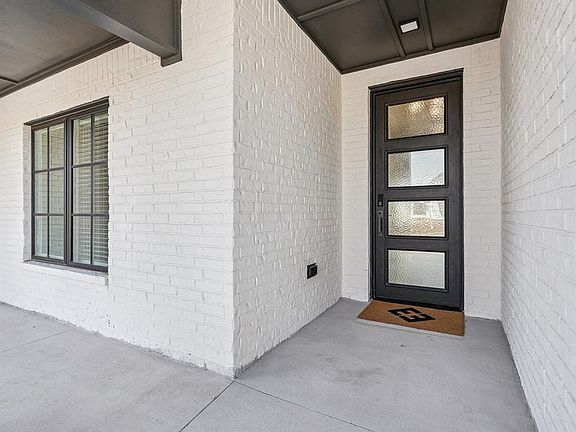 4th image of 4094 Richards Way NE
