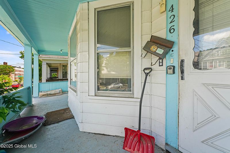3rd image of 424-426 Hudson Ave