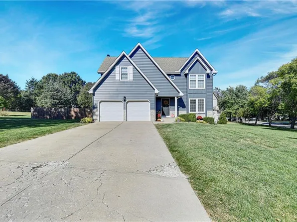 5210 Anderson St, Shawnee, KS 66226
