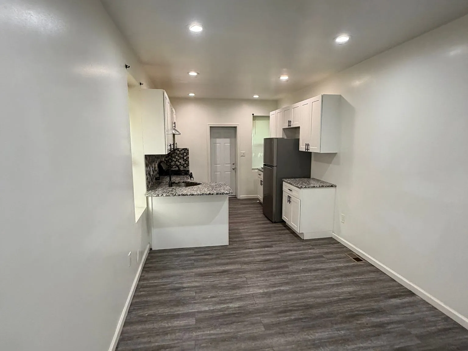 3 bed, 1158 sqft, $1,800 — Photo 2