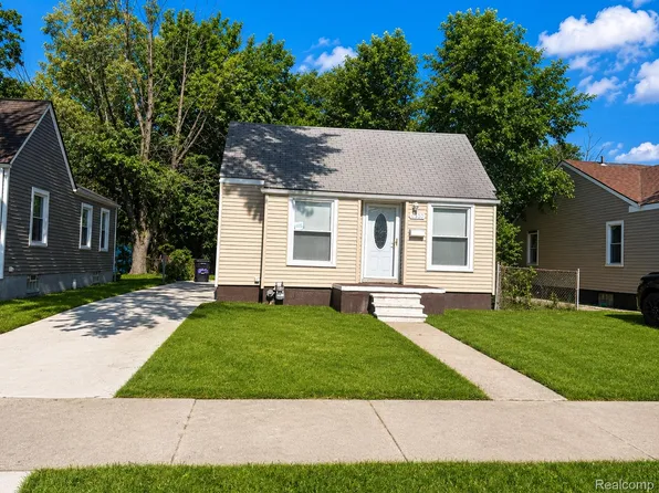 8650 Auburn St, Detroit, MI 48228