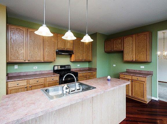 5th image of 3705 Saratoga Dr