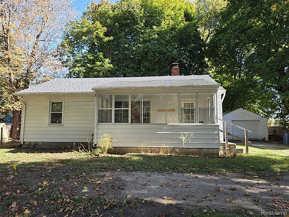 2nd image of 2344 N Linden Rd
