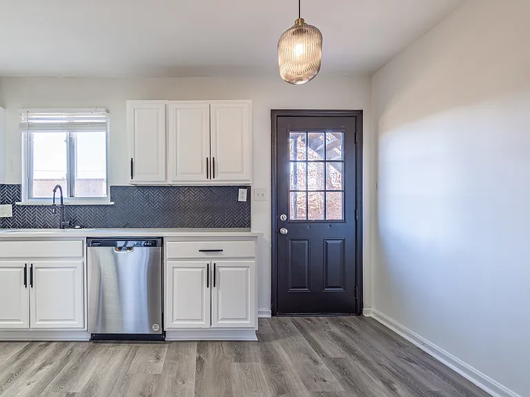 740 Mozley Dr SE #B — Photo 7