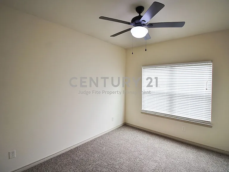 112 Bridle Ct — Photo 16