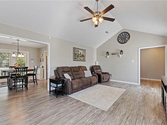 4th image of 3423 Manning Rd