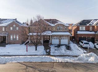 52 Mount Royal Cir, Brampton, ON L6P 2K4