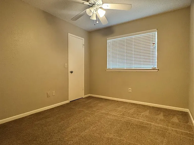 11 Cottage Grove Pl — Photo 24