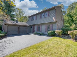 318 Ridgewood Cir, Albany, NY 12203