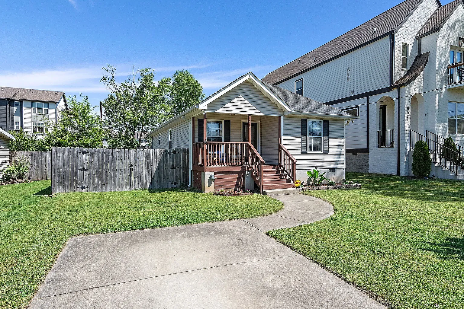 3 bed, 1210 sqft, $3,150 — Photo 2