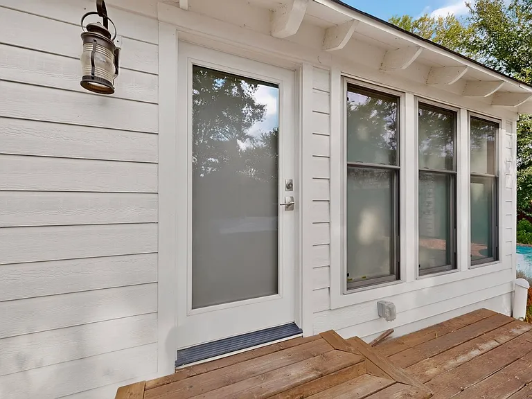 2323 Barberry Dr — Photo 36