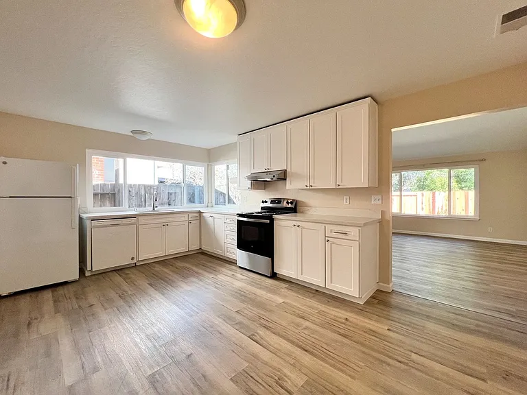 4412 Moffitt Dr — Photo 9