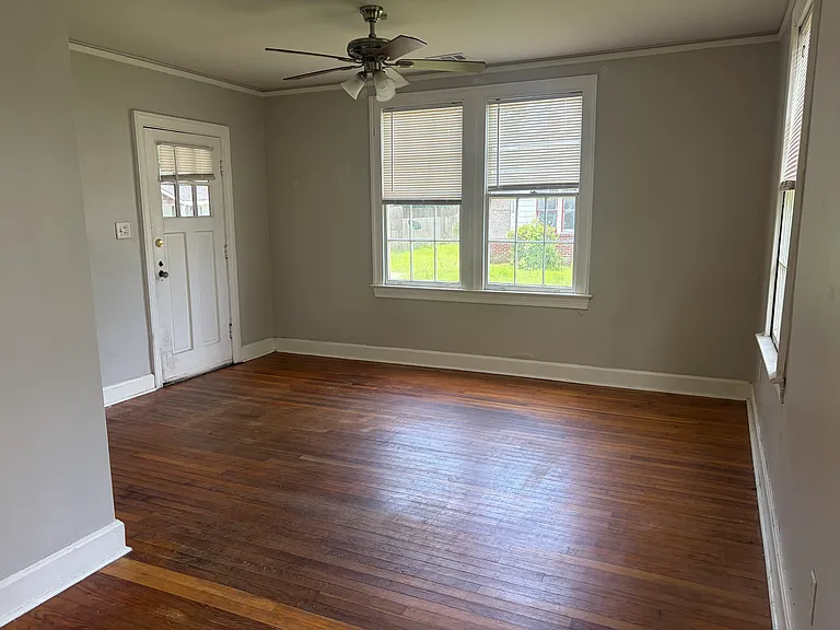 908 Hamilton Ct — Photo 4