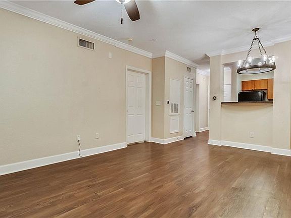 4th image of 300 E South St Unit 4003