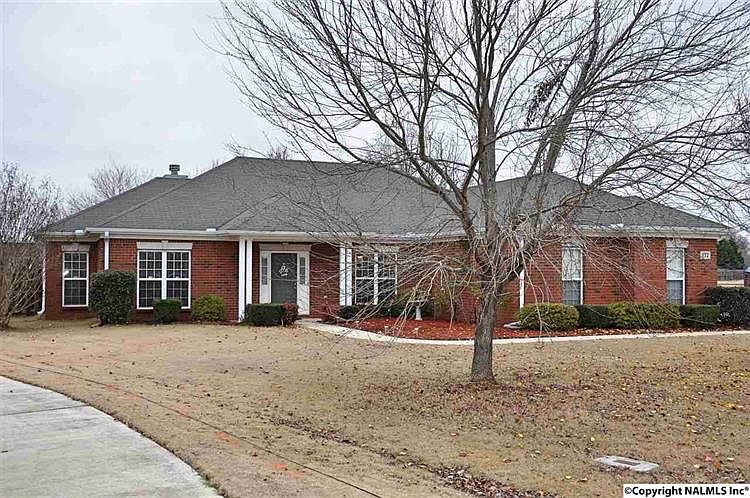1st image of 132 Autumn Glaze Dr