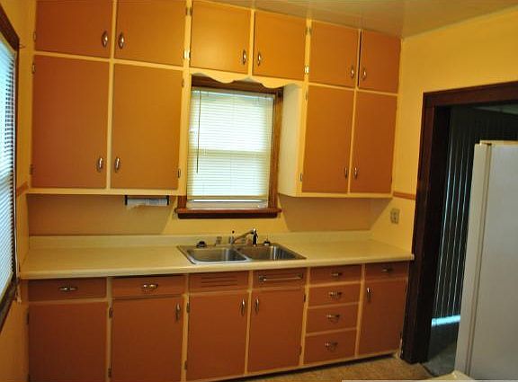 4th image of 802 Summit Ave S