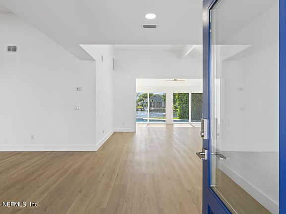 4th image of 78 VILLAGE WALK Lane
