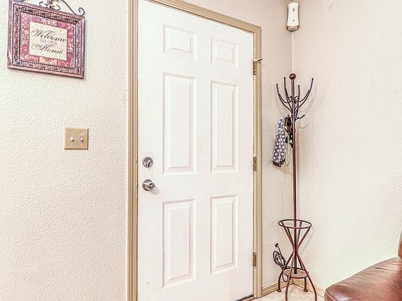 3rd image of 255 Sunset Hills Dr