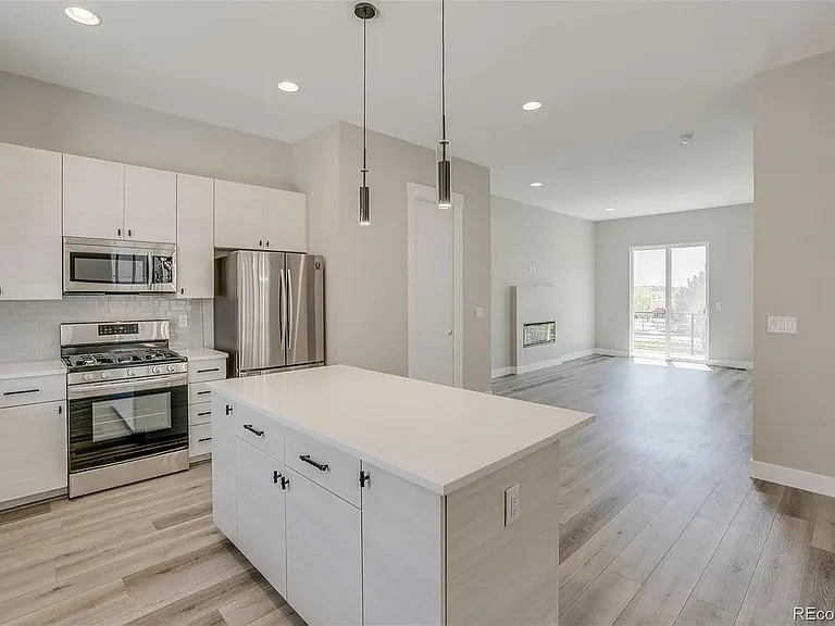 6009 Benton St — Photo 5