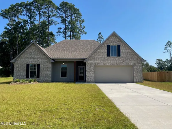 11448 Memphis Cir, Ocean Springs, MS 39564