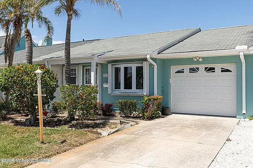 302 Emerald Pl E Photo 1