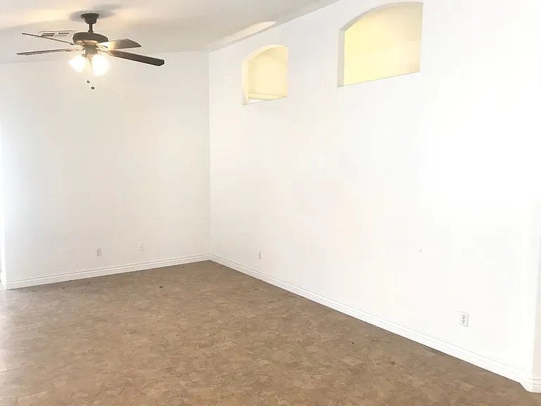 2036 E Windsong Dr — Photo 6
