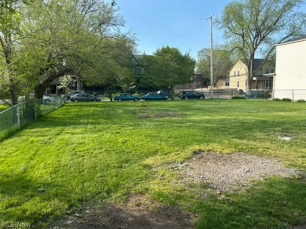 4208 Clinton Ave, Cleveland, OH 44113