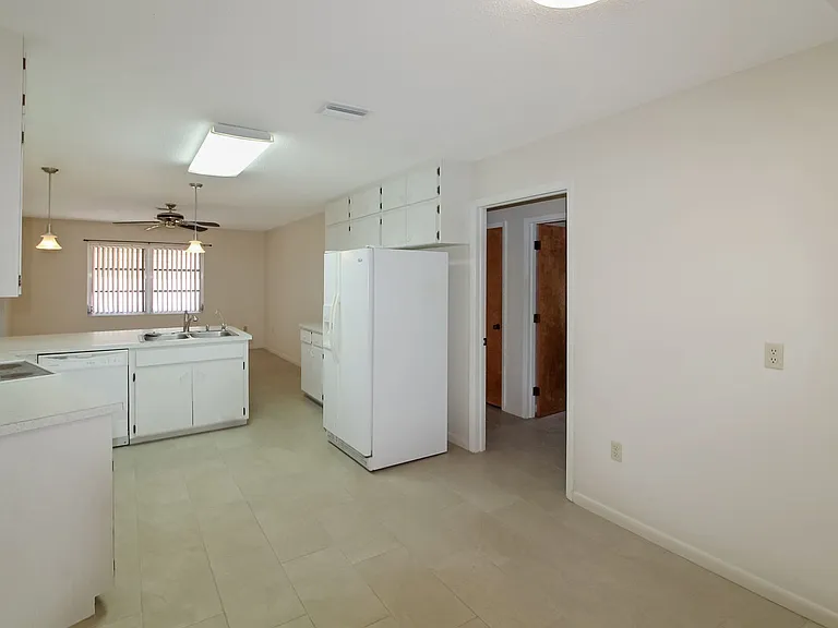 1317 Mango Ave — Photo 9