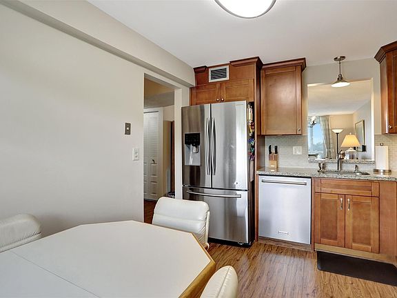 5th image of 1550 NW 80th Avenue #407