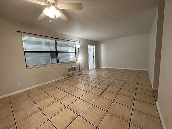 3rd image of 325 NW 15th St #2