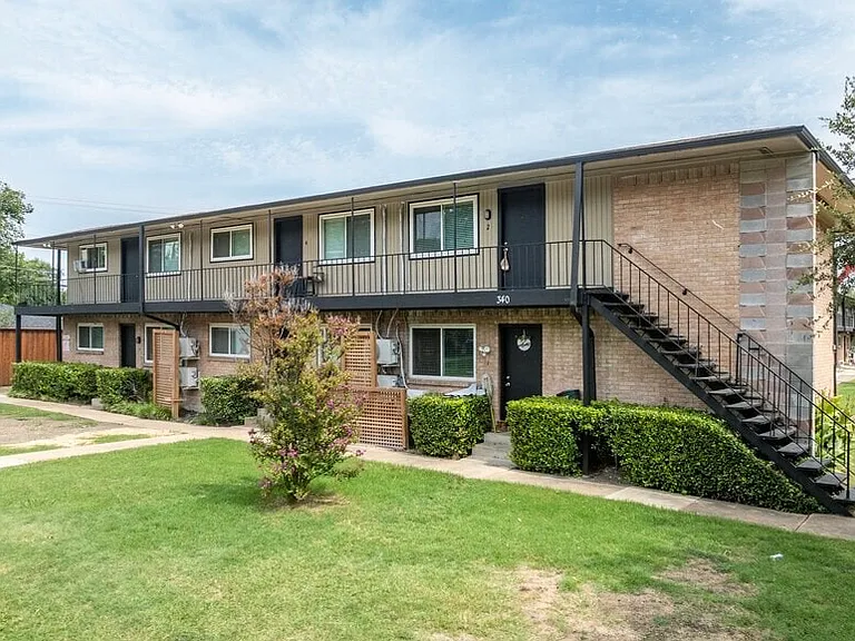Central North Apartments — Photo 1