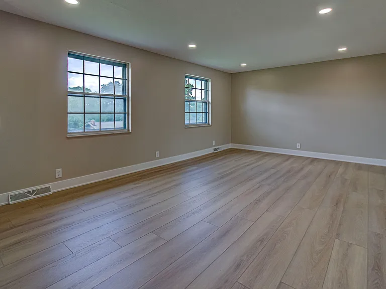 9521 Mobile Dr — Photo 13